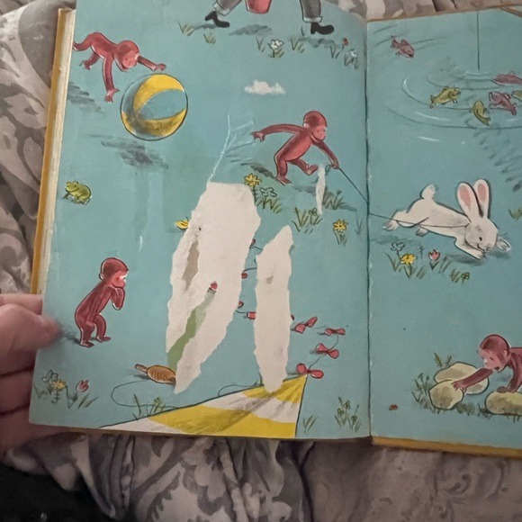 Curious George Flies A Kite by Margaret Rey pictures by HA Rey Vintage - Picture 9 of 9